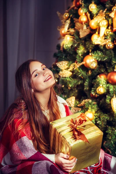 Menina rindo bonita . — Fotografia de Stock