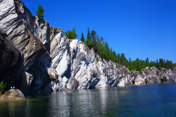 Opuštěný mramorový lom v Karelia, Rusko. — Stock fotografie