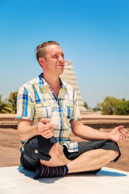 Adam turist büyük tapınak Trichy yerler.