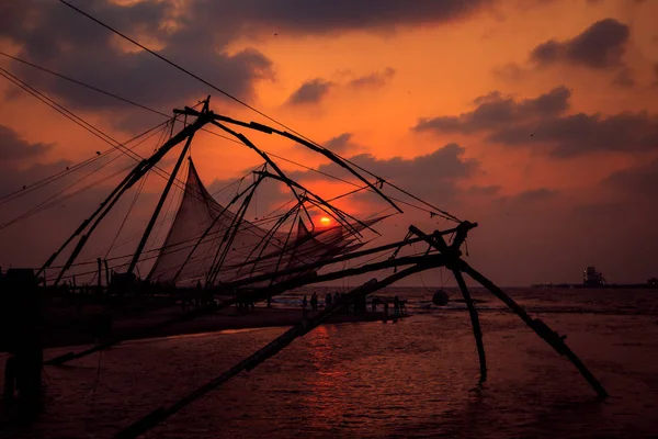 Redes de pesca chinesas em Fort Kochi . — Fotografia de Stock