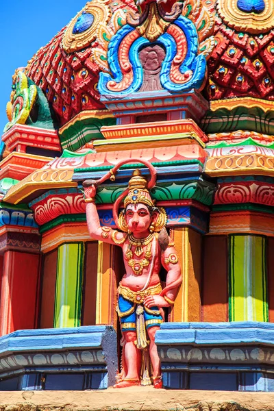 Coloridas paredes talladas del templo indio . —  Fotos de Stock