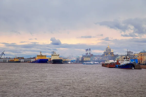 Festival of icebreakers on the Neva River. — Stock Photo, Image