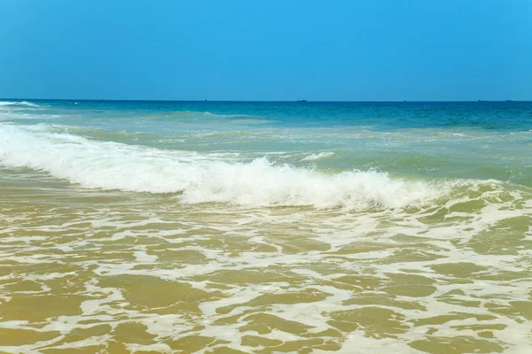 Hint Okyanusu dalgaları.