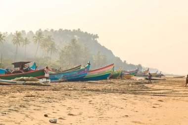 Sabah balıkçı köyü.