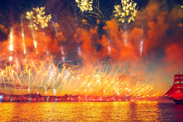 Colorful fireworks and a ship with scarlet sails. — Stock Photo, Image