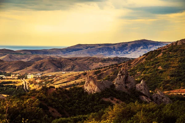 Increíble paisaje de montaña en la Crimea . —  Fotos de Stock