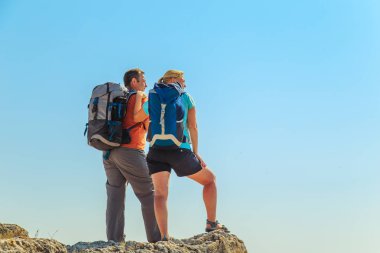 Sırt çantaları ile etkin aile.