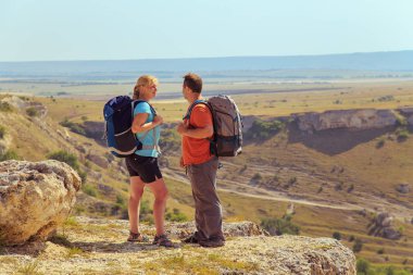 Sırt çantaları ile etkin aile.