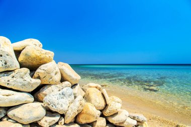 Karadeniz sahilinde, Crimea beyaz taşlar. 