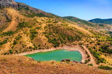 Muhteşem dağ gölü, yatay.
