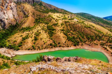 Muhteşem dağ gölü, yatay.