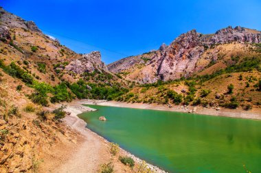Muhteşem dağ gölü, yatay.