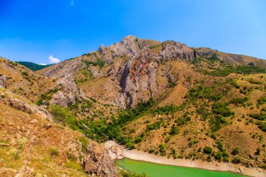 Muhteşem dağ gölü, yatay.