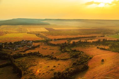 Gün batımında şaşırtıcı Kırım manzara. 