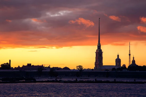 Ночной вид Петропавловского собора . — стоковое фото