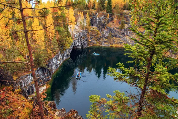 Canyon de mármore abandonado. Impressionante paisagem de outono . — Fotografia de Stock