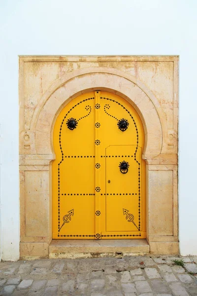 Traditional  door  in Sidi Bou Said. — Stock Photo, Image