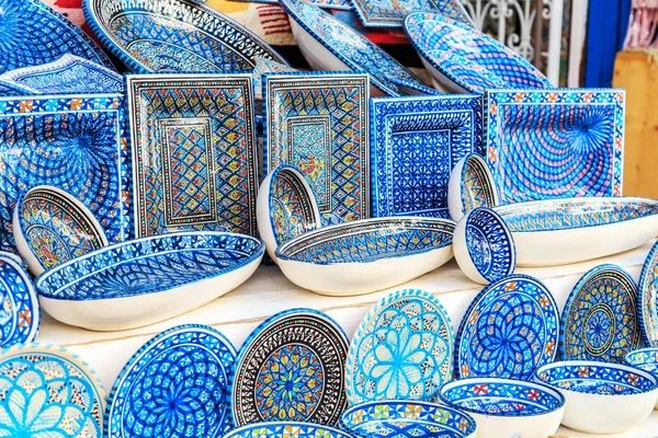 Сувенірні глиняний Туніський ринку. — стокове фото
