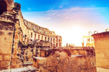 El Jeme, Tunus için amfi tiyatro kalıntıları.