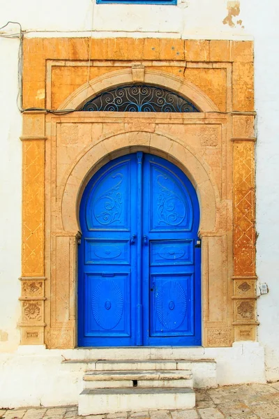 A Sidi Bou Said hagyományos kék ajtó. — Stock Fotó