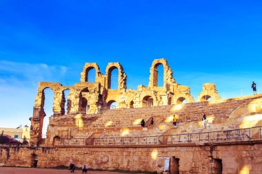 El Jeme, Tunus için amfi tiyatro kalıntıları.