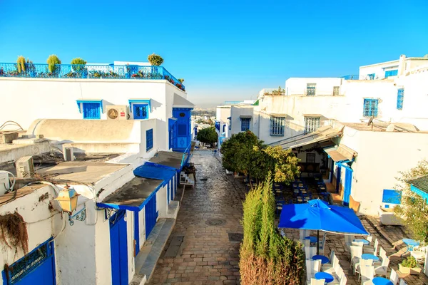 Bílá modrá města Sidi Bou Said, Tunisko. — Stock fotografie
