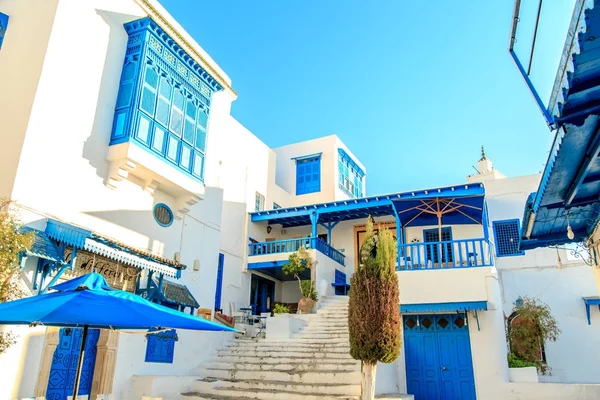 Weiß-blaue Stadt sidi bou sagte, Tunesien. — Stockfoto