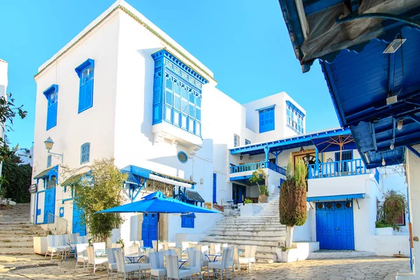 Bílá modrá města Sidi Bou Said, Tunisko. — Stock fotografie