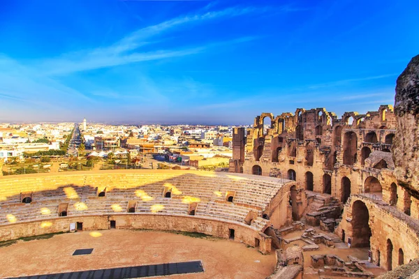 El Jeme, Tunus için amfi tiyatro kalıntıları.