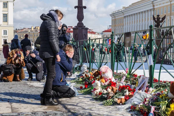 Mourning for the victims of the fire in the city of Kemerovo. — Stock Photo, Image