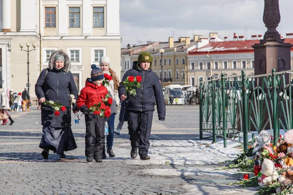 Mourning for the victims of the fire in the city of Kemerovo. — Stock Photo, Image