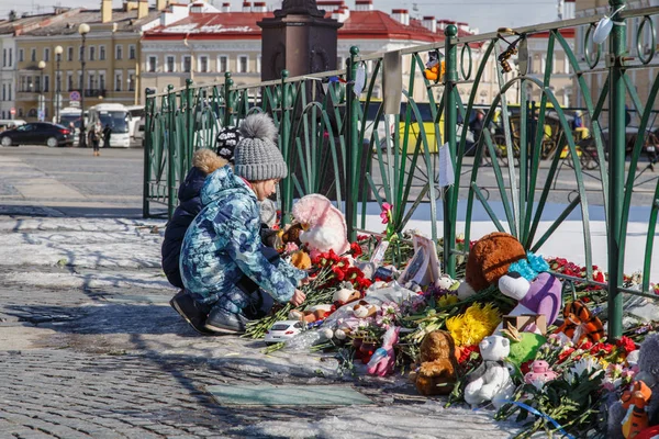 Mourning for the victims of the fire in the city of Kemerovo. — Stock Photo, Image