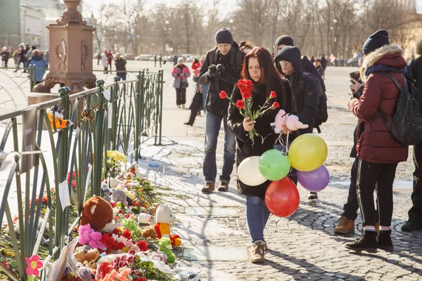 Mourning for the victims of the fire in the city of Kemerovo. — Stock Photo, Image