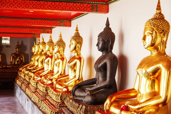 Wat Pho, Tapınağı yatan Buda iç avlusu. — Stok fotoğraf