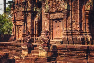 Banteay Srey - pembe kumtaşı benzersiz Tapınağı.