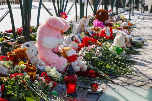 Place of memory of victims of the fire in the city of Kemerovo. — Stock Photo, Image