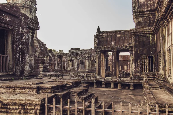 Le majestueux et ancien Angkor Wat . — Photo