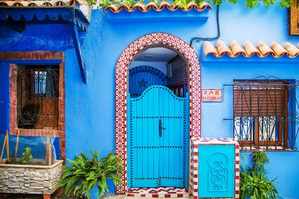 Puertas Orientales Tradicionales Con Adorno Marruecos Chefchaouen Marruecos Septiembre 2019 — Foto de Stock