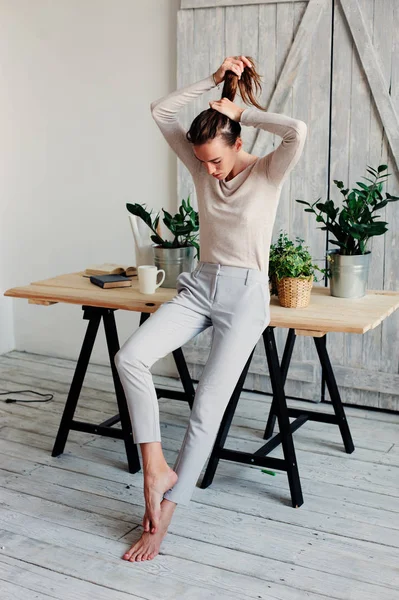 Beautiful young feminine woman relaxing at home in lazy weekend morning, wearing casual fashion clothes — Stock Photo, Image