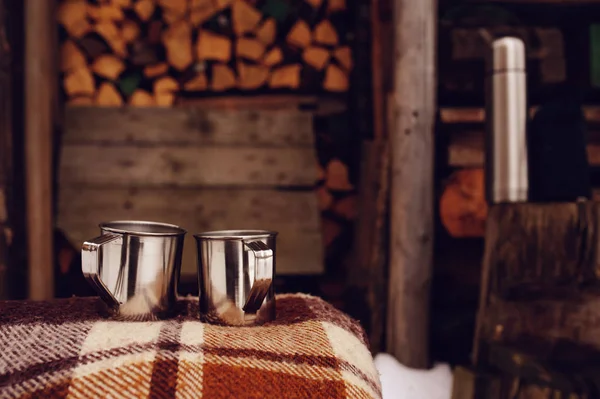 Mugs with hot tea on rustic outdoor background. Chopping trees on late autumn or winter on backyard — Stock Photo, Image