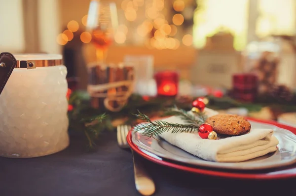 Table setting for celebration Christmas and New Year Holidays. Festive table at home with rustic details — Stock Photo, Image