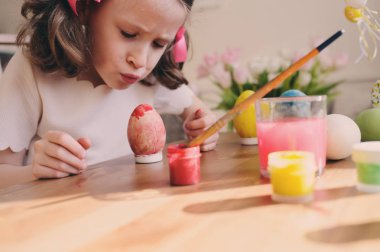 Paskalya zanaat çocuklarla - evde yumurta boyama. Mevsimlik bahar dekorasyon