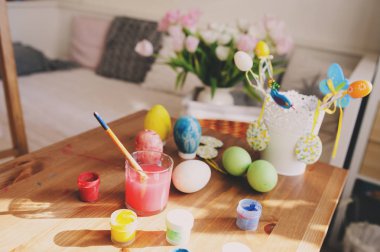 Paskalya zanaat çocuklarla - evde yumurta boyama. Mevsimlik bahar dekorasyon