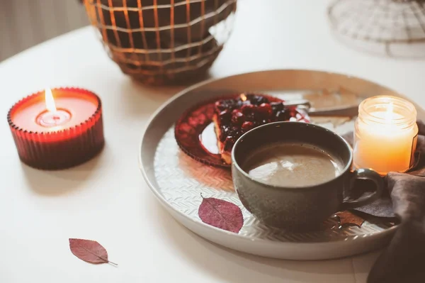 Evde Rahat Kış Hafta Sonu Sabah Kahve Veya Kakao Berry — Stok fotoğraf