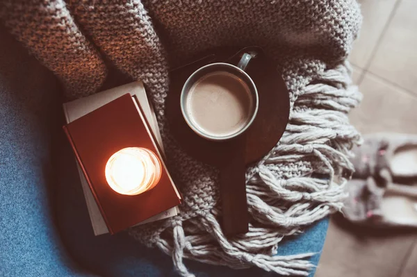 Mysig Vinter Helg Hemma Morgon Med Kaffe Eller Kakao Böcker — Stockfoto