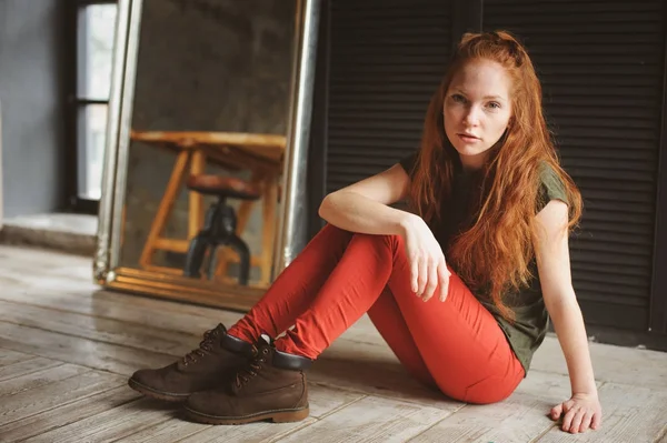 Indoor Portrait Beautiful Young Redhead Woman Dressed Hipster Style — Stock Photo, Image