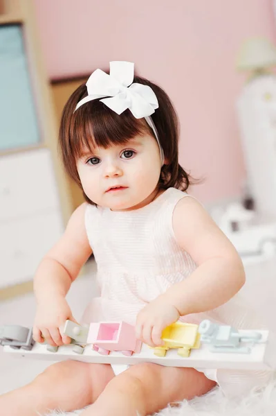 Lindo Feliz Niña Año Edad Jugando Con Juguetes Madera Casa — Foto de Stock