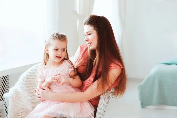 Família Feliz Celebrando Dia Das Mães Estilo Vida Casual Captura — Fotografia de Stock