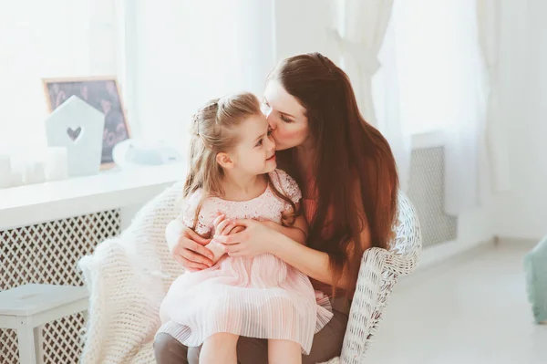 Mutlu Aile Kutluyor Anneler Günü Rahat Yaşam Tarzı Yakalama Anne — Stok fotoğraf