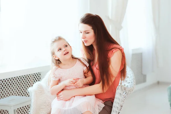 Família Feliz Celebrando Dia Das Mães Estilo Vida Casual Captura — Fotografia de Stock